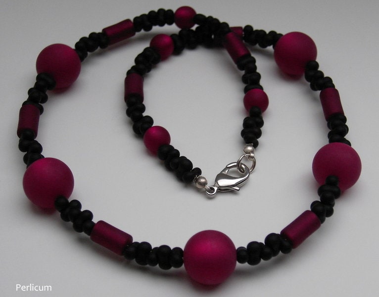 Brombeer/Schwarz Eine Wunderschöne Kurzkette von Garfunkelstein