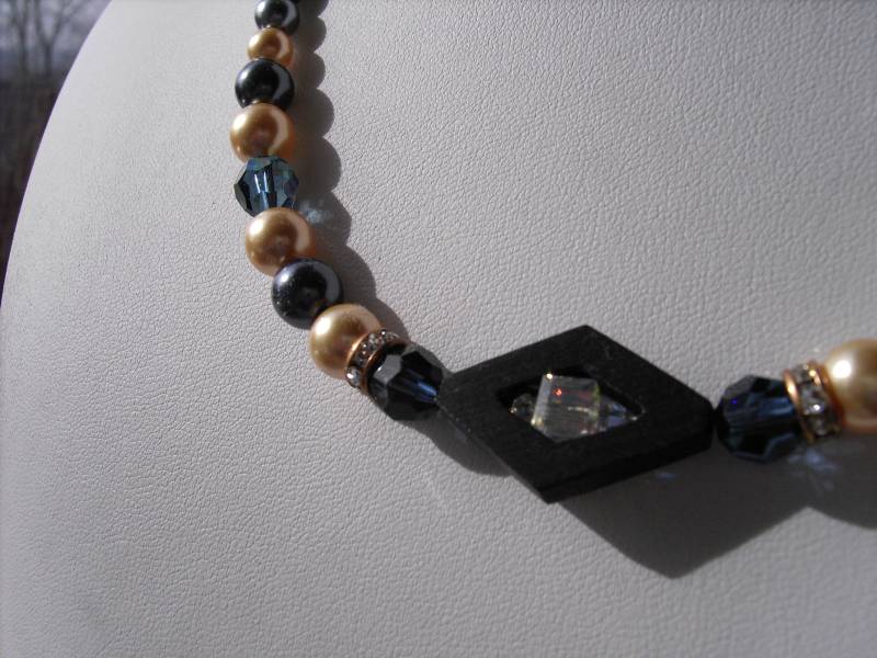 Edle Perlenkette, Anthrazit-Gold von Garfunkelstein