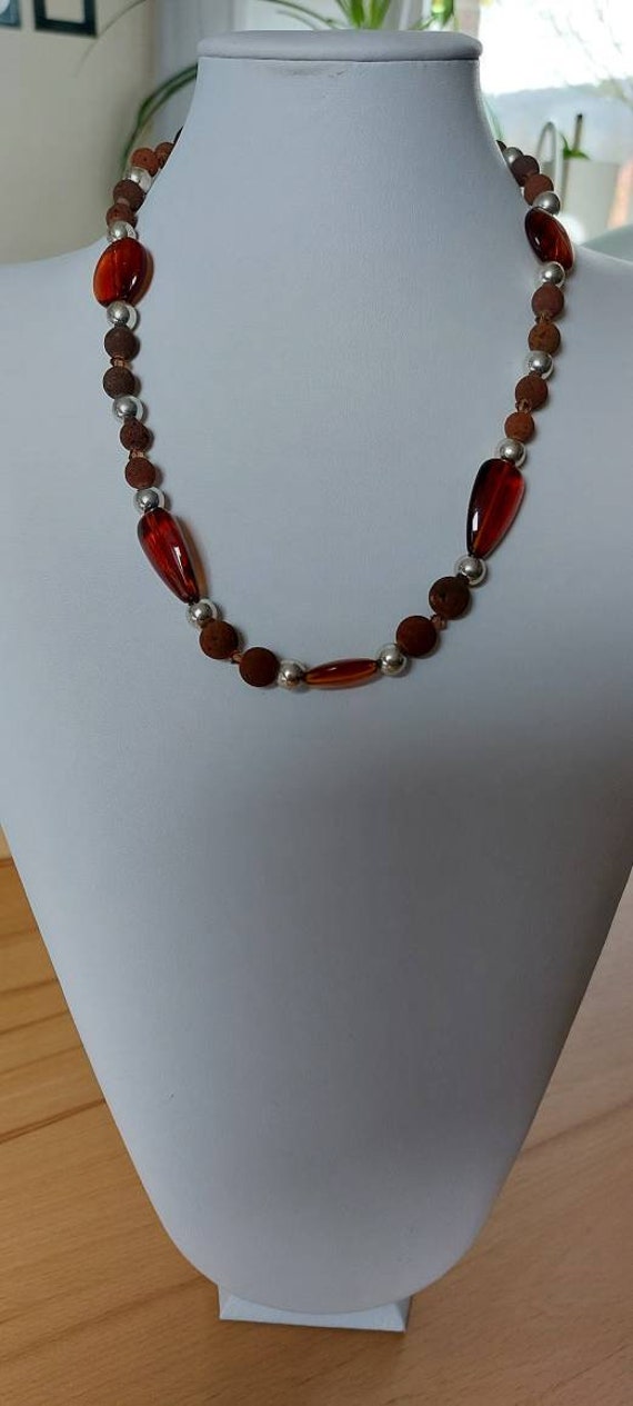 Eine Braun-Silberne Kette Mit Lavaperlen Und Kristallen von Garfunkelstein
