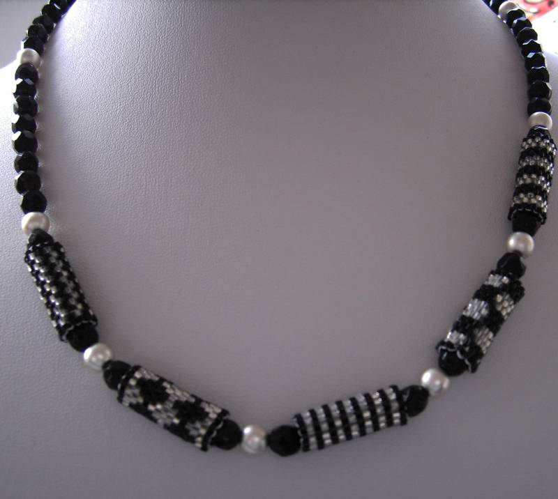 Elegante Perlenkette in Silber-Schwarz von Garfunkelstein