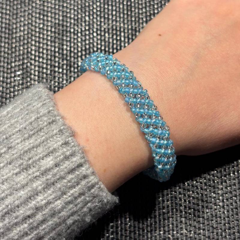 Himmelblaues Funkelndes Armband Mit Schnappverschluss von Garfunkelstein