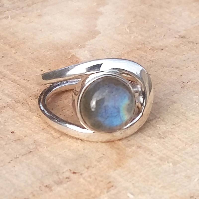 Blue Fire Labradorit Sterling Silber Ring Runder Cabochon Edelstein Blue Fire Labradorit Sterling Silber Ring Runder Cabochon Edelstein von GargigemsStudio