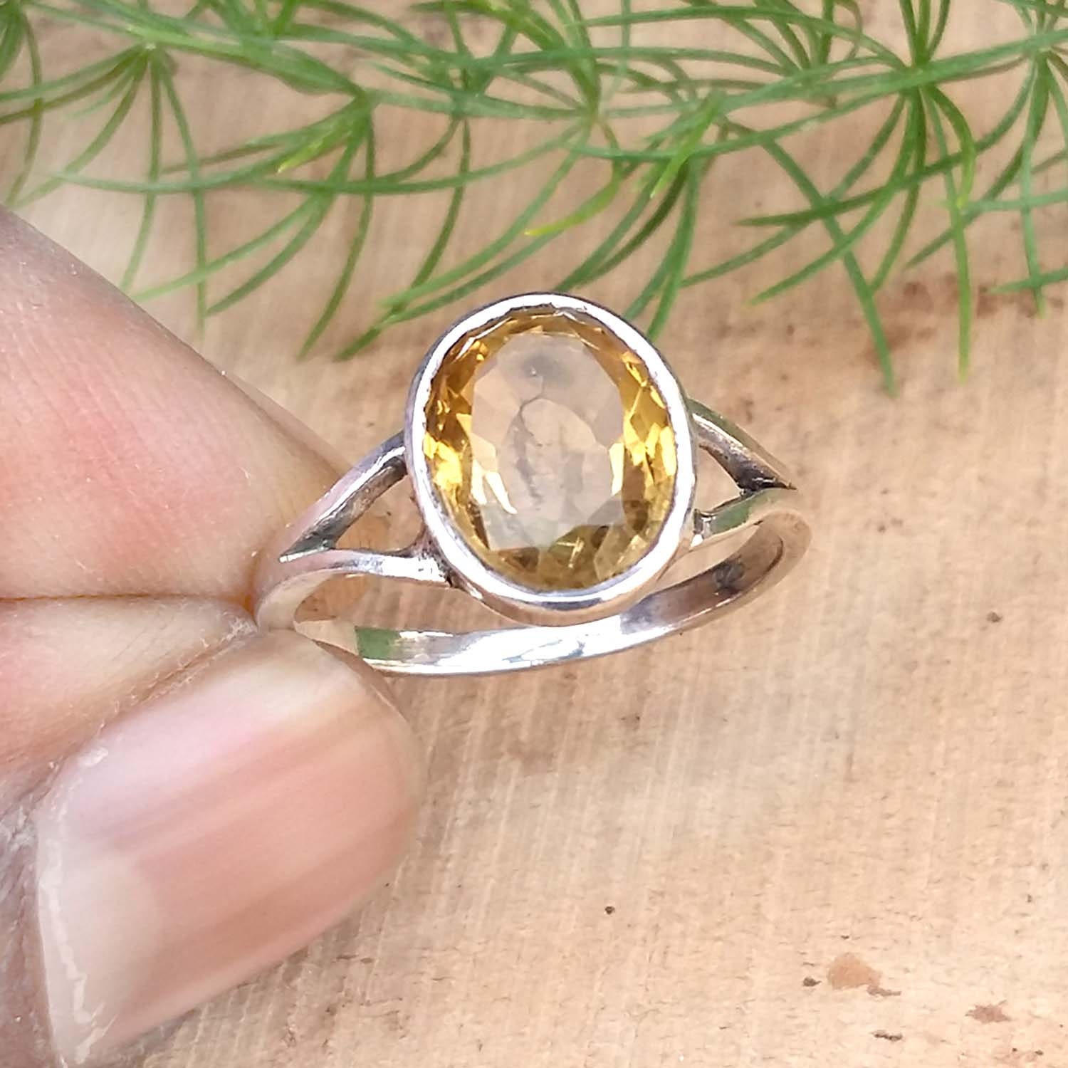 Citrin Ring Oval Facettierter Edelstein, 925 Sterling Silber, Vintage Style Ring von GargigemsStudio