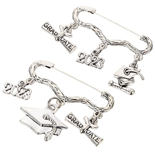 Garneck 2 Stück Abschlussbrosche Kreative Anstecknadel für Graduierung Langlebige Brosche mit Einzigartigem Design Perfektes für Absolventen Abschlussfeier Schmuck von Garneck