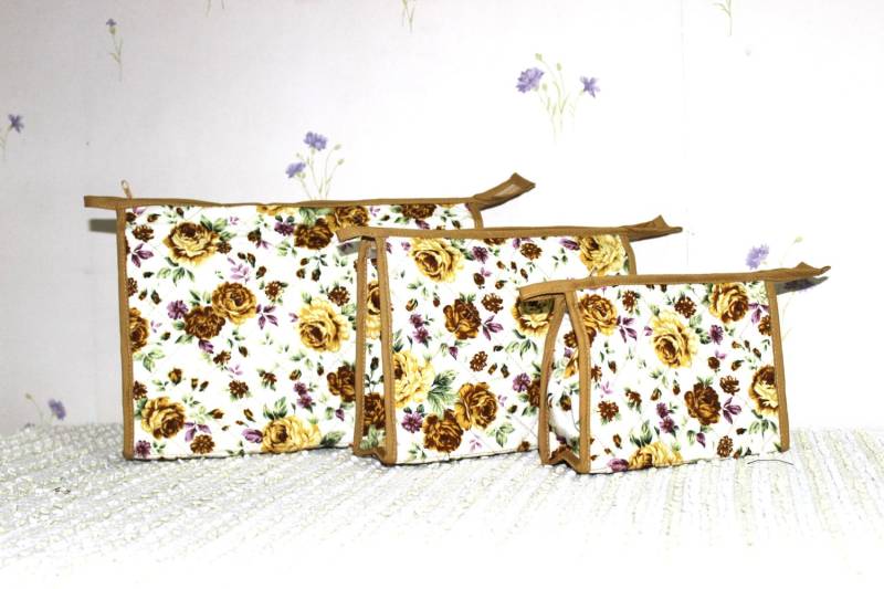 Set Von 3 Stück Baumwoll Kosmetik-/ Make Up-/ Personalisierte Reisetaschen - B 08 von GaroonBags