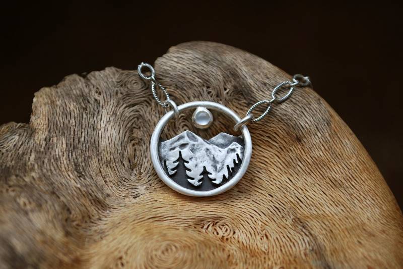 Alpine Dreamer - Mondstein Kette Mit Bergkiefern Recycled Sterling Silber Alpine Dreamer - Mondstein Kette Mit Bergkiefern Recycled Sterling Silber von GatherAndFlow