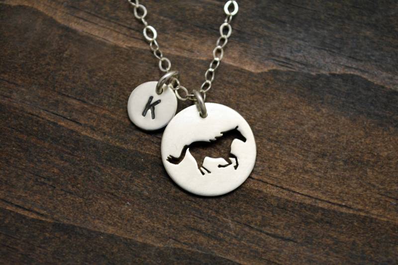Kleine Laufende Pferd Anhänger Halskette - Kleiner Sterling Silber Personalisierte Geschenk Für Pferdeliebhaber Reiter Schmuck Kleine Laufende Pferd Anhänger Halskette - Kleiner Sterling Silber Personalisierte Geschenk Für Pferdeliebhaber Reiter Schmuck von GatherAndFlow