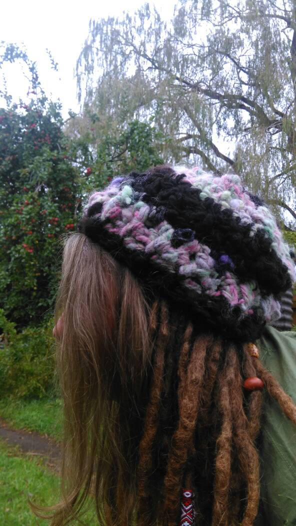 Gehäkelte Damen Mütze - Handgesponnenes Garn Handgefärbtes Kunstgarn Slouchy Alpaka Gestrickte Slouch von GathererForager