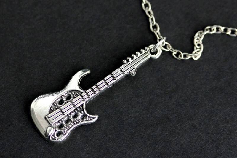 Gitarre Halskette. E-Gitarre Charm Rock & Roll Musiker Silber Schmuck. Handgemachte von GatheringCharms