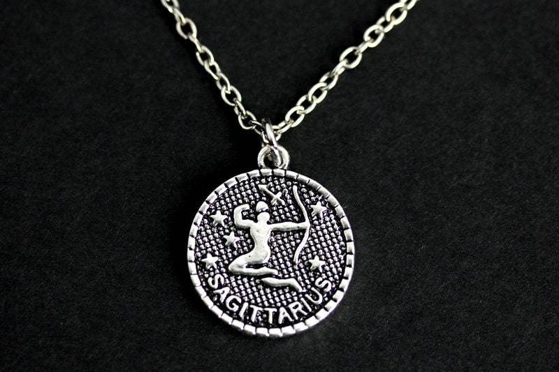 Schütze Halskette. Horoskop Charm Silber Sternzeichen-Halskette. Sonnen Zeichen Schmuck. Handgemachte von GatheringCharms
