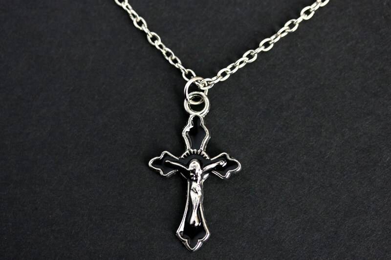 Schwarzes Kreuz Halskette. Christliche Emaillierte Schwarze Kruzifix Silber Christlichen Schmuck. Handmade von GatheringCharms