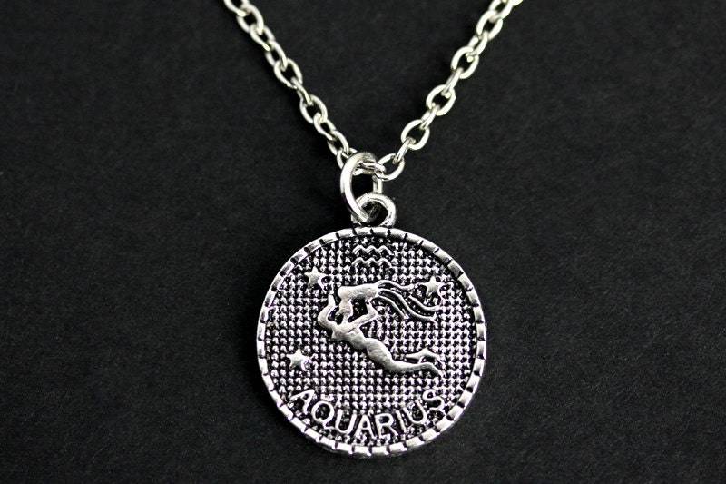 Wassermann Halskette. Sternzeichen-Halskette. Charm Silber Halskette Mit Sonnenzeichen. Horoskop Schmuck. Handgemachte von GatheringCharms