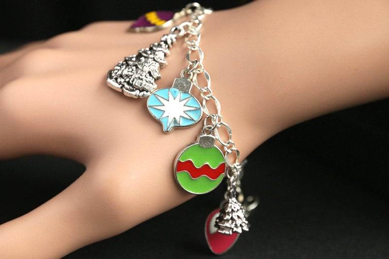 Weihnachts Armband. Weihnachtsbaum Bettelarmband. Ornament Urlaub Silberarmband. Weihnachtsschmuck von GatheringCharms