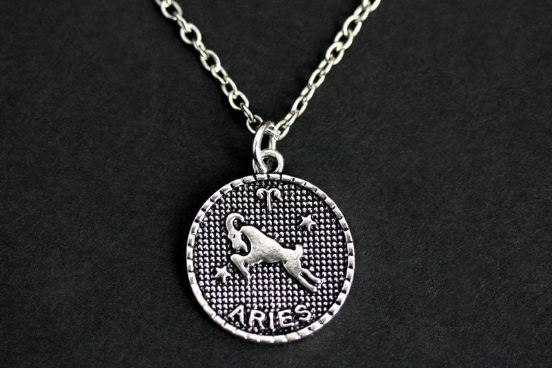 Widder Halskette. Sternzeichen-Halskette. Charm Silber Halskette Mit Sonnenzeichen. Horoskop Schmuck. Handgemachte von GatheringCharms