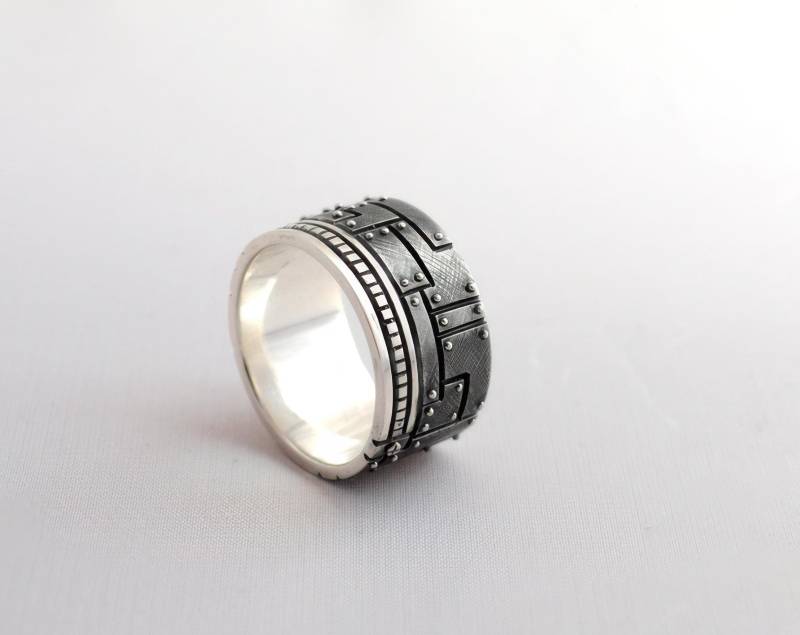 Chunky Ring Sterling Silber Daumen Strukturierte Verdunkelt Oxidiert Breitband Cyberpunk Tech Tragen Herrenschmuck Chunky Ring Sterling Silber Daumen Strukturierte Verdunkelt Oxidiert Breitband Cyberpunk Tech Tragen Herrenschmuck von GatoJewel