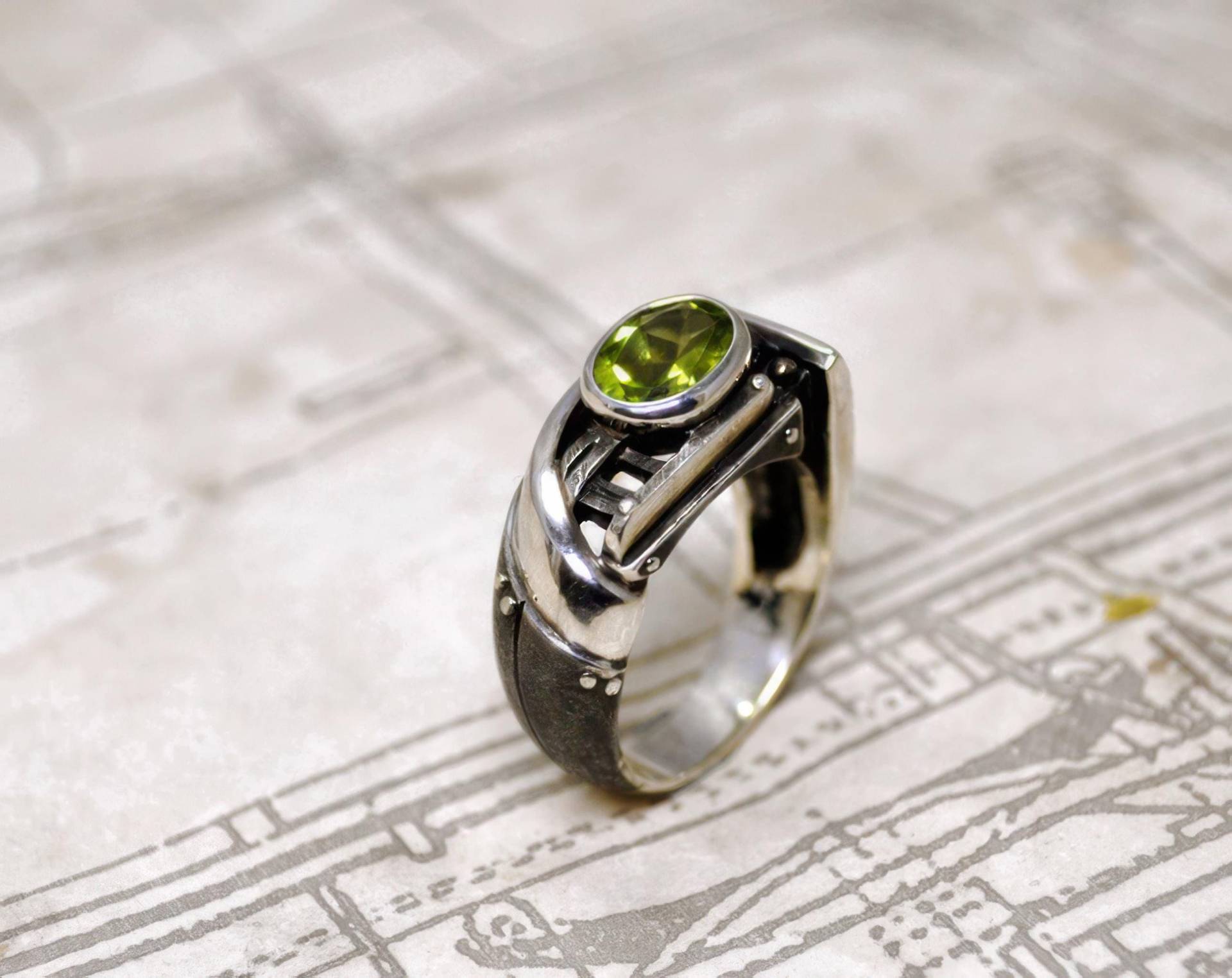 Moderner Verlobungsring "Certitudondum" | Peridot Alternativer Sterling Silber Geburtsstein Ring Moderner Verlobungsring "Certitudondum" | Peridot Alternativer Sterling Silber Geburtsstein Ring von GatoJewel