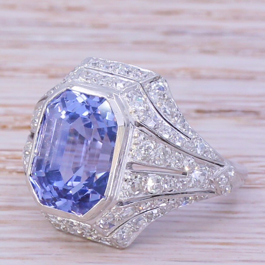Art Deco 8, 90 Karat Natürlicher Ceylon Saphir & Diamant Ring, Circa 1920 Art Deco 8, 90 Karat Natürlicher Ceylon Saphir & Diamant Ring, Circa 1920 von GatsbyJewels