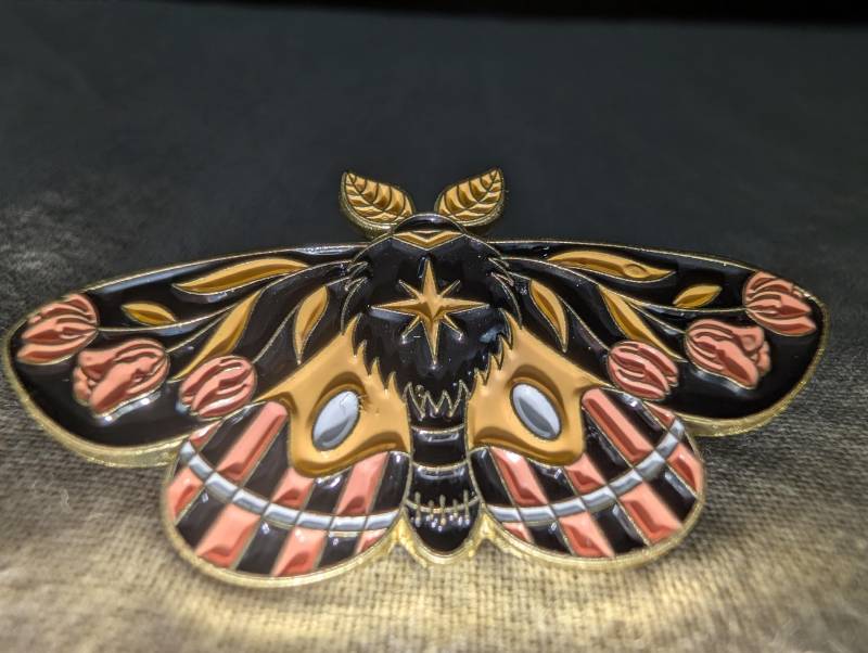 Rosa Blumen Motte Emaille Pin, Pfirsich Geflügeltes Insekt Pin Mit Goldenem Stern, Schmuck Geschenk Der Natur Rosa Blumen Motte Emaille Pin, Pfirsich Geflügeltes Insekt Pin Mit Goldenem Stern, Schmuck Geschenk Der Natur von Gattara99