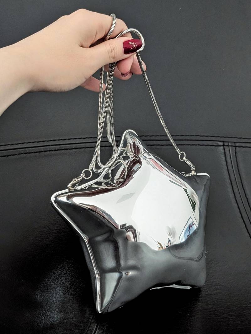 Silberne Sternförmige Geldbörse Mit Kettenriemen Silberne Sternförmige Geldbörse Mit Kettenriemen von Gattara99