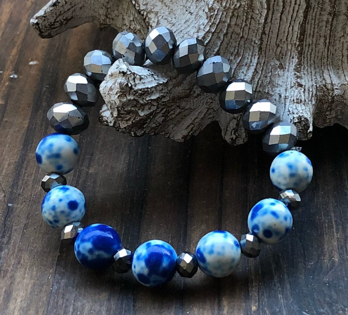 Blau Und Silber Damen Perlen Armband, Stapelbare Stretch Armband Für Frauen von GaudiDazzles
