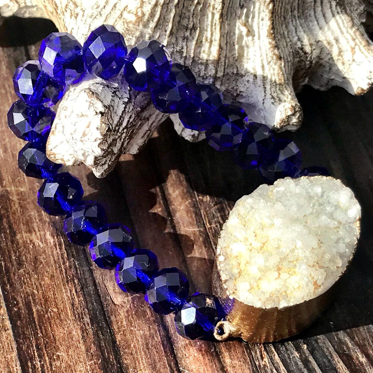 Blaue Perlen Armband, Druzy Schmuck, Weiße Stapelbare Damen Boho, Geschenk Für Sie von GaudiDazzles