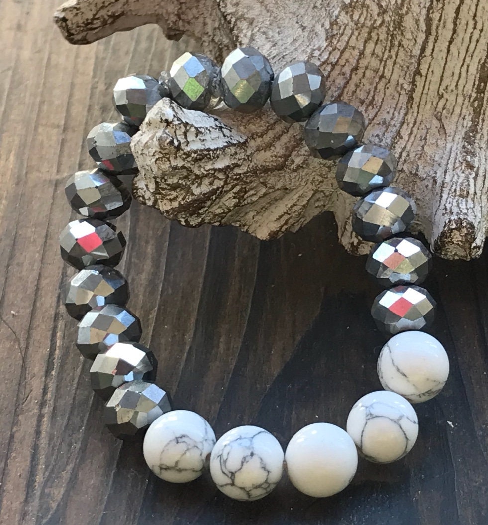 Perlen Armband, Stretch-Armband, Silber Weißes Boho Schmuck, Stretch-Schmuck, Stapelbare Edelstein-Armband Perlen Armband, Stretch-Armband, Silber Weißes Boho Schmuck, Stretch-Schmuck, Stapelbare Edelstein-Armband von GaudiDazzles