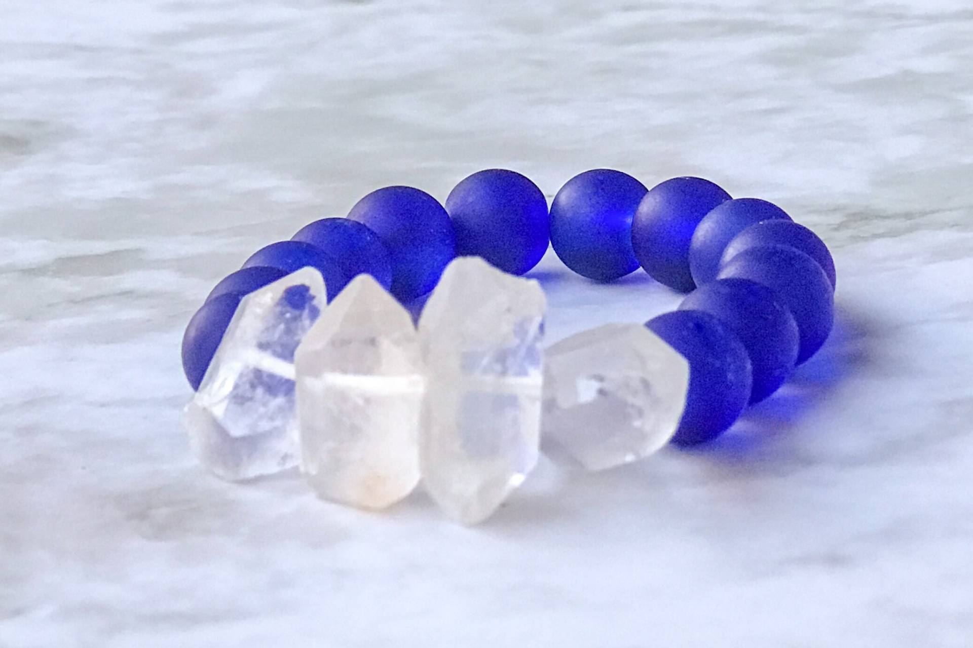 Royal Blue Armband Gefrostet Blau Perlen Mit Quarz Kristall Anhänger Heilung Royal Blue Armband Gefrostet Blau Perlen Mit Quarz Kristall Anhänger Heilung von GaudiDazzles