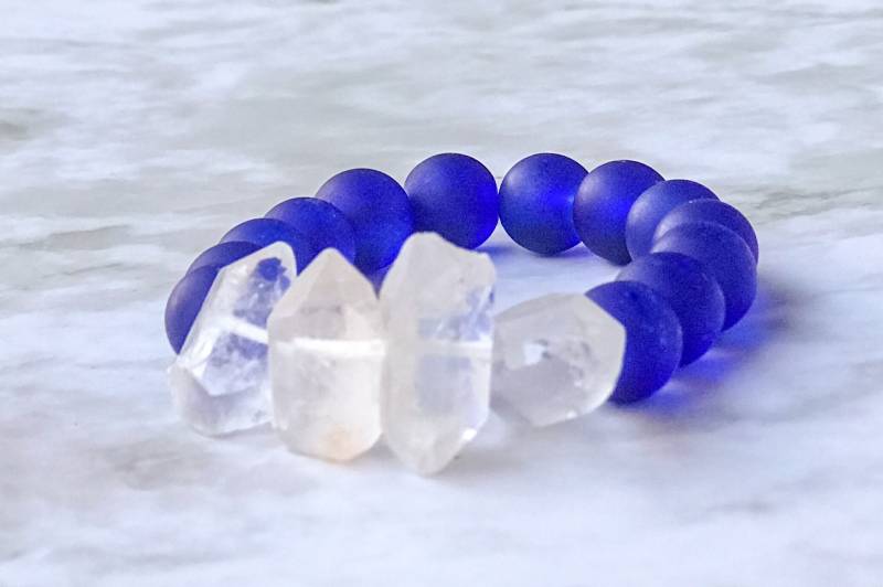 Royal Blue Armband Gefrostet Blau Perlen Mit Quarz Kristall Anhänger Heilung von GaudiDazzles