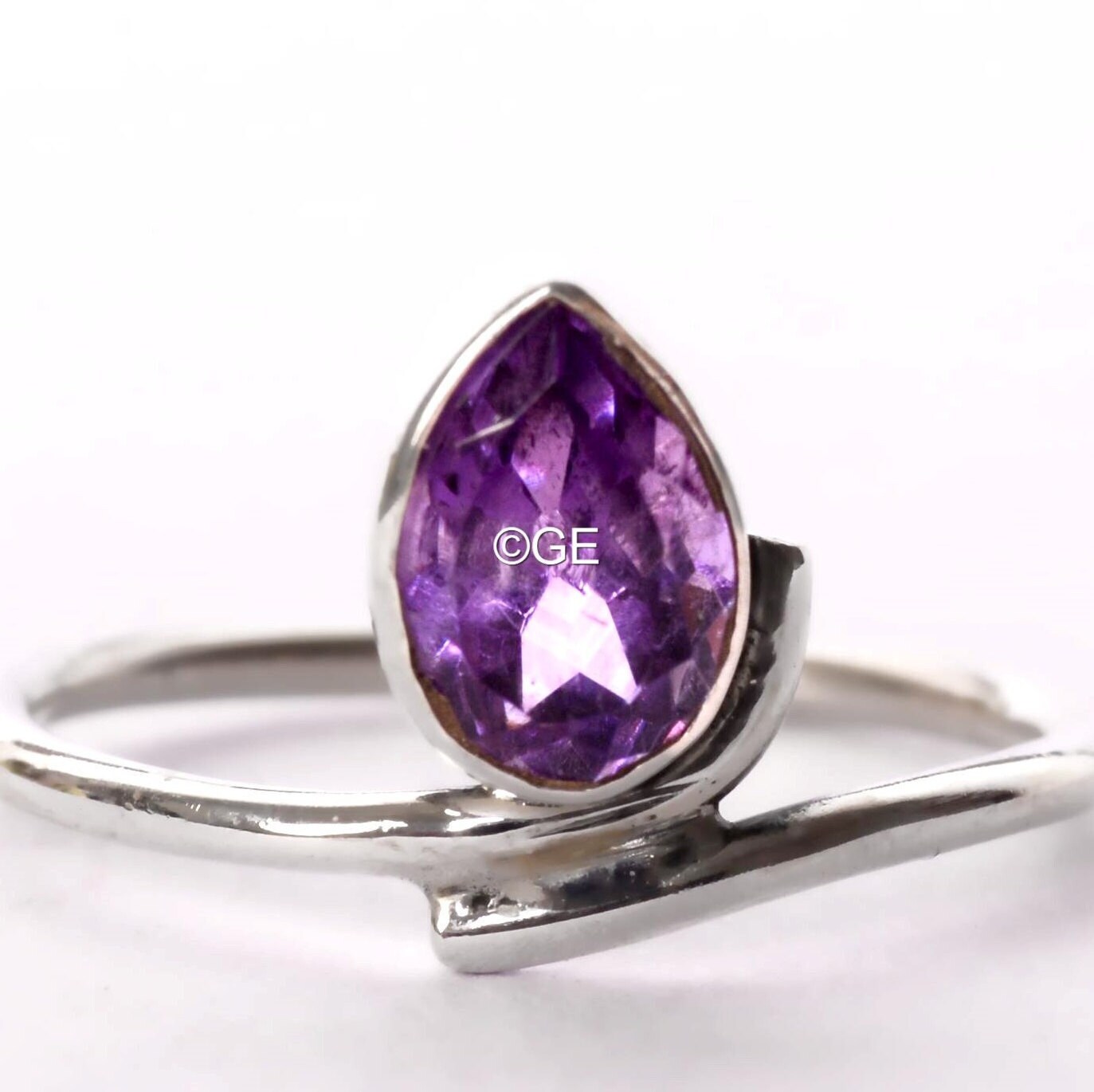 Amethyst-Ring in Aaa-Qualität, Amethyst-Ring, Geschnittener Facettierter Ring, Amethyst-Bandring, Party-Wear-Ring, Lila Geschenkring Zum Frauentag von Gaurvienterprises