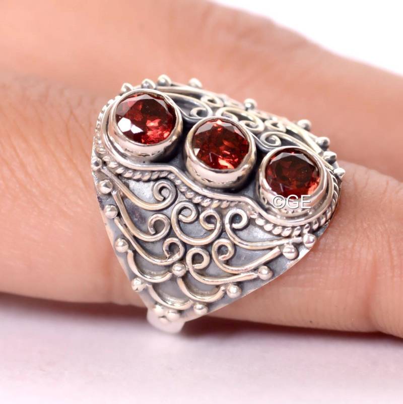 Natürlicher Granat Ring, Handgemachter Silberring, Designer Januar Birthstone Oxidierter Frauen Ring Schmuck von Gaurvienterprises