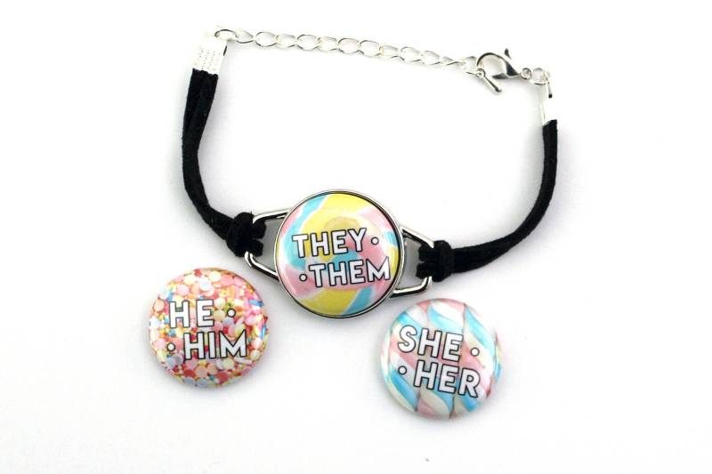 Süßigkeit-Pastell-Pronomen Armband | Personalisiertes Trans, Nonbinary, Genderflüssigkeit, Genderqueer Schmuck von GayAndTired