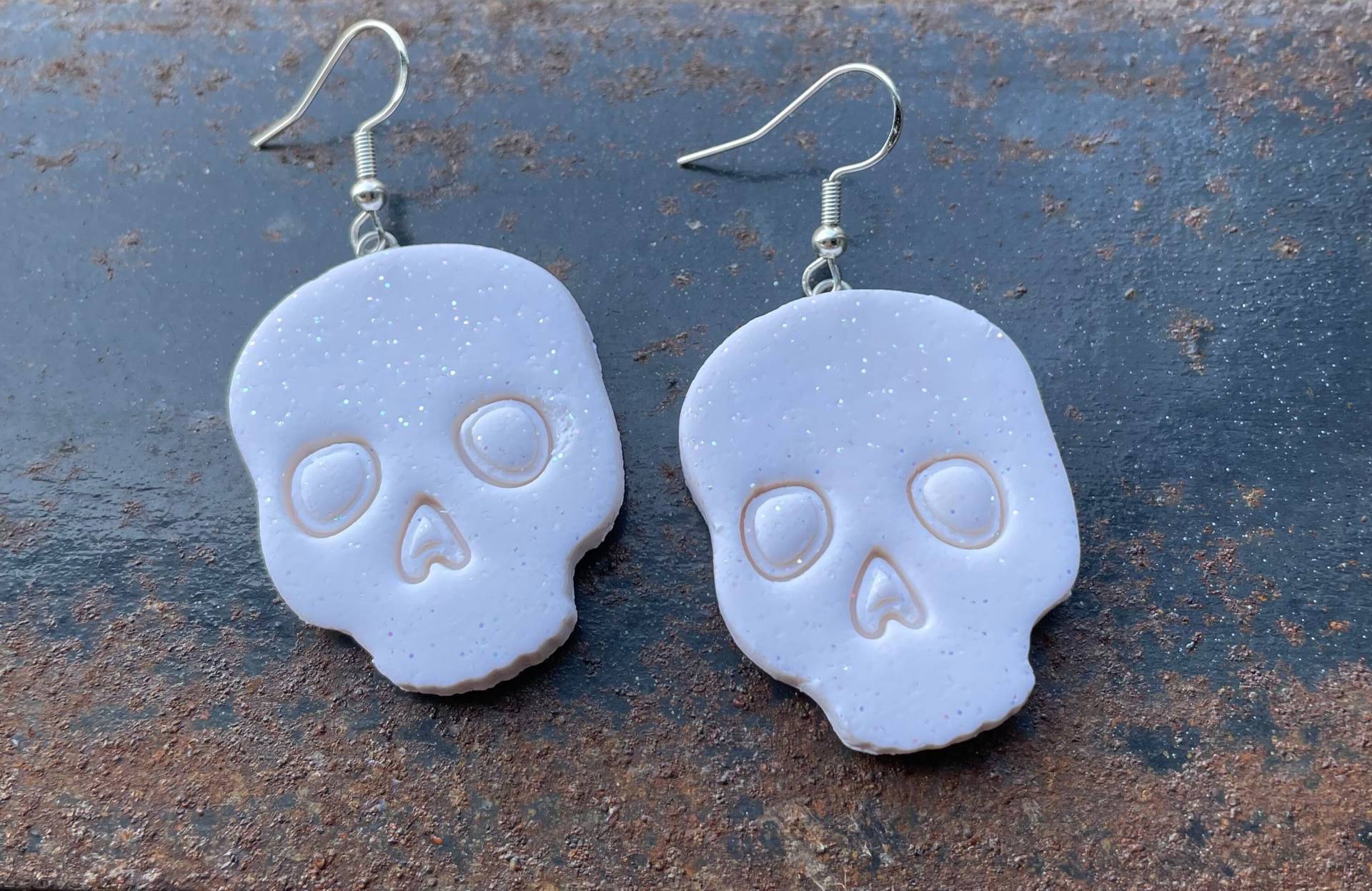 Glitzer Totenkopf Ohrringe Glitzer Totenkopf Ohrringe von GayClayShop