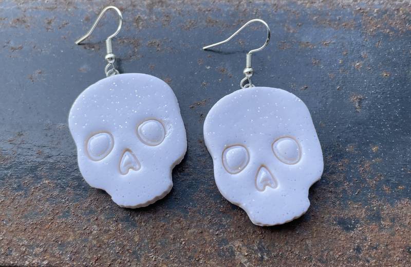 Glitzer Totenkopf Ohrringe Glitzer Totenkopf Ohrringe von GayClayShop