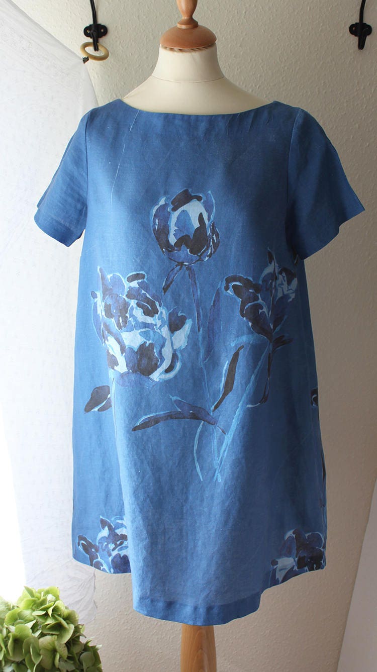 Leinenkleid, Wasser-Farbe-Muster in Blau, Digital Gedruckt Leinenkleid, Wasser-Farbe-Muster in Blau, Digital Gedruckt von GbrucedesignStudio