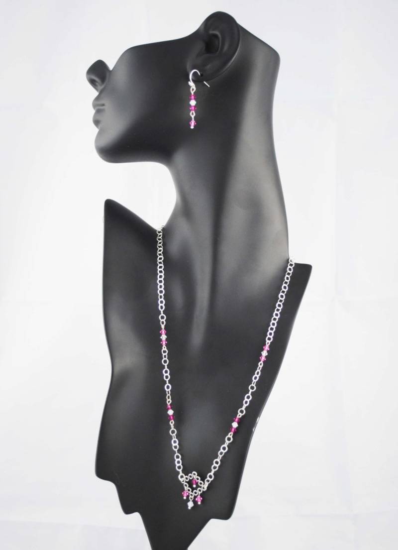 Eingestellt Von Rosa Swarovski Crystals Ohrringe Und Halskette von GeanaMarieCreations