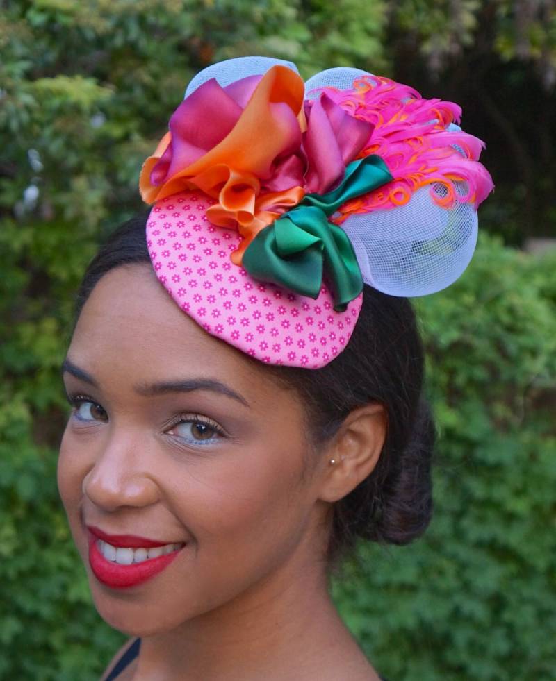 Bunter Rosa Fascinator, Gelb Grüner Und Weißer Fascinator von GeauxChapeauxHats