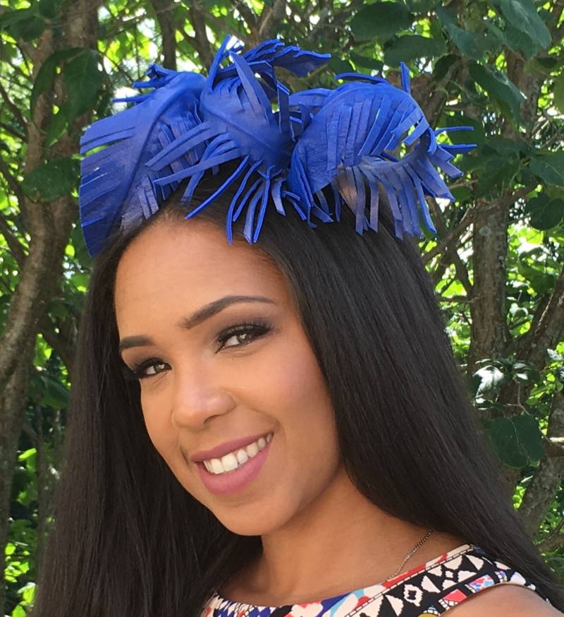 Royal Blau Leder Feder Fascinator. Perfekt Für Alle Anlässe-Hochzeiten-Brides Maids-Proms-Races-Parties-Teens-Feiertage-Polo Spiele von GeauxChapeauxHats