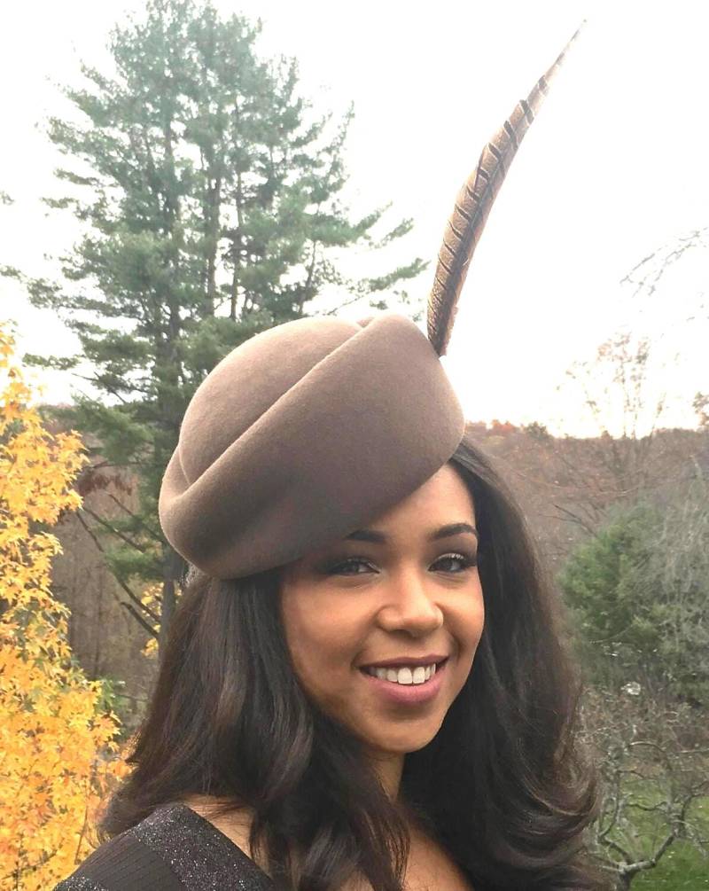 Taupefarbener Pillbox Hut Im Vintage Stil Mit Fasan Feder Es Ist Eine Große Kirche, Winterrennbahn, Mutter Der Braut Oder Ein Kleid Hut von GeauxChapeauxHats
