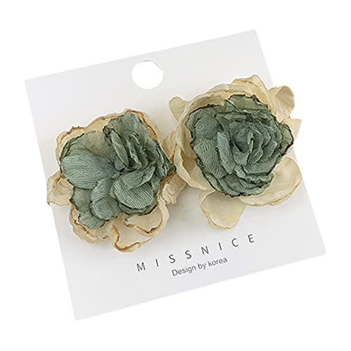 Große Stoffblumen Fallen Ohrringe Handgefertigt Blütenblatt Charme Temperament Schmuckblume Durchbohrte Blumenstollen Ohrringe von Geavonyg