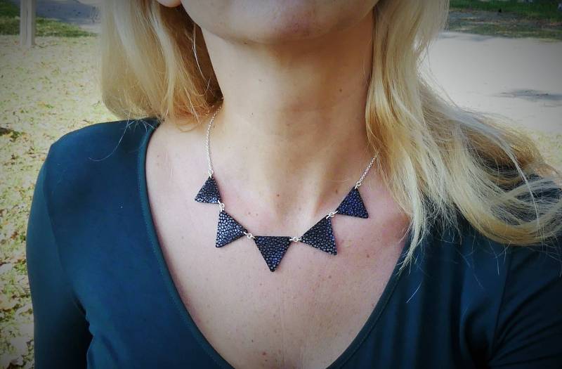 Genuine Stingray Leather Necklace Collier Aus Rochenleder Genuine Stingray Leather Necklace Collier Aus Rochenleder von GebertsShop