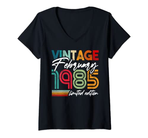 Damen Februar 1985 Geburtstagsdesign, geboren im Februar 1985 T-Shirt mit V-Ausschnitt Damen Februar 1985 Geburtstagsdesign, geboren im Februar 1985 T-Shirt mit V-Ausschnitt von Geboren Februar 1985 Designs