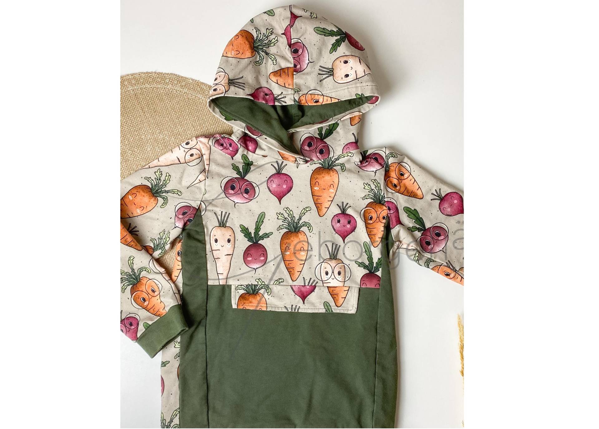 Frecher Kapuzenpullover Lustige Details Handmade Sweat Shirt Hoody Unisex Jungs Mädchen Kind Gemüse Pullover Kapuze Grün Tasche Unikat Möhre von Geborgenaeht
