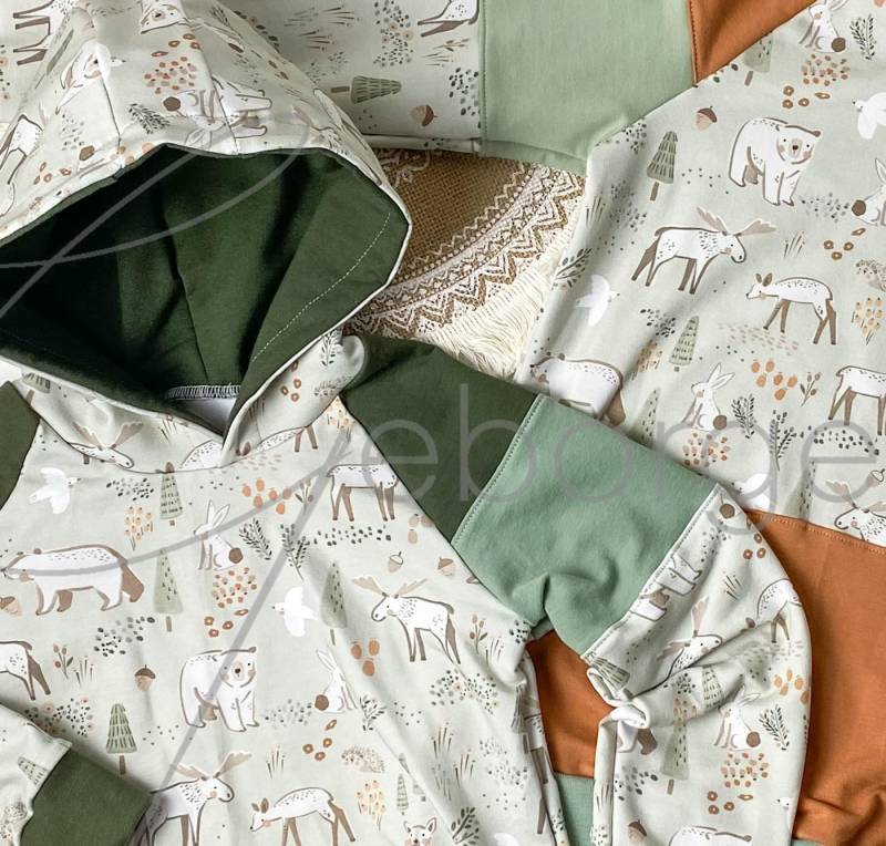 Hoodie Kapuzenpullover Pullover Mit Kapuze Colourblocking Grün Waldtiere Jungen Mädchen Kind Sweatshirt Hoody Rostrot Dunkelgrün Tiere Bär von Geborgenaeht