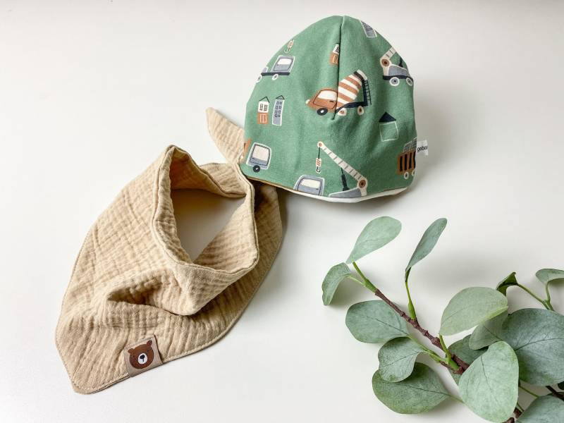 Mütze Viele Motive Nach Wahl Stretch Baumwollstoff Baby Kinder Individuell Bagger Bauerhof Handmade Unikat Baustelle Tiere Dinos Blumen von Geborgenaeht