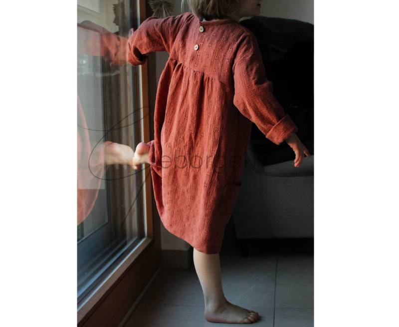 Musselin Kleid Stickerei Sommerkleid Mädchen Vintage Verträumt Retro Musselinkleid Kinderkleid Hippie Boho Handmade Rot Rost Blume Baumwolle von Geborgenaeht