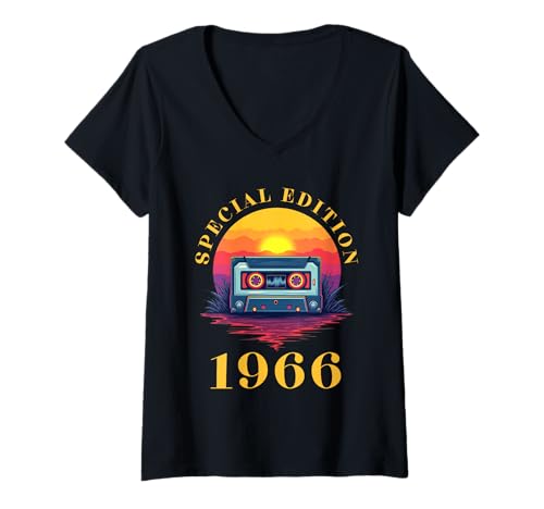 Damen Baujahr 1966 Geburtstag Geboren 1966 Jahrgang 1966 T-Shirt mit V-Ausschnitt Damen Baujahr 1966 Geburtstag Geboren 1966 Jahrgang 1966 T-Shirt mit V-Ausschnitt von Geburtstag 1966 Damen Jahrgang 1966 Herren