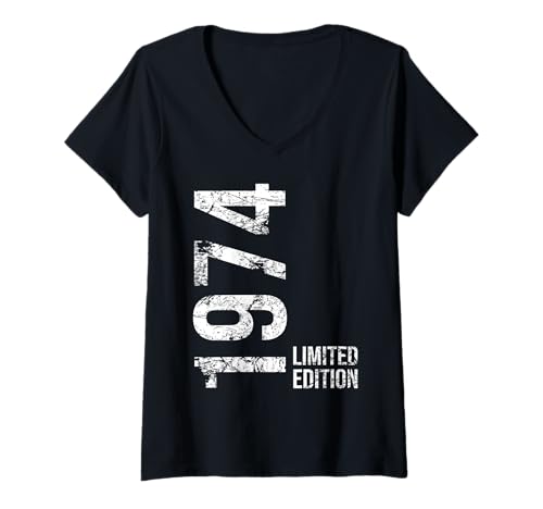 Damen 51. Geburtstag Mann Frau 51 Jahre 1974 Geburtstags T-Shirt mit V-Ausschnitt Damen 51. Geburtstag Mann Frau 51 Jahre 1974 Geburtstags T-Shirt mit V-Ausschnitt von Geburtstag Geschenke 1974 51 Jahre Damen Herren
