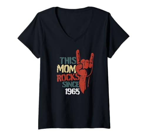 Damen 60. Geburtstag Mutter Mom Rocks seit 1965 Vintage T-Shirt mit V-Ausschnitt von Geburtstag Jubiläum Geschenke by eleventeez