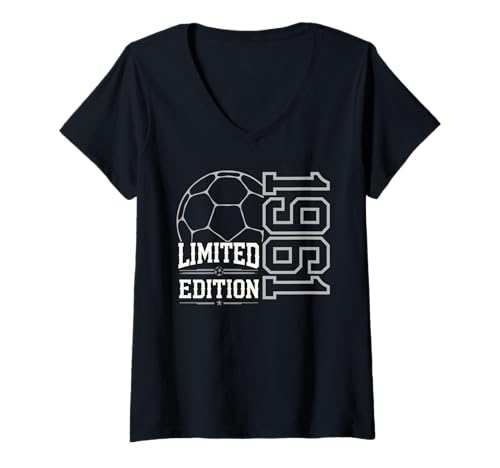 Damen Geboren 1961 Damen Herren Geburtstag Jahrgang 1961 Fussball T-Shirt mit V-Ausschnitt Damen Geboren 1961 Damen Herren Geburtstag Jahrgang 1961 Fussball T-Shirt mit V-Ausschnitt von Geburtstagsgeschenk Mann Frau geboren in 1961