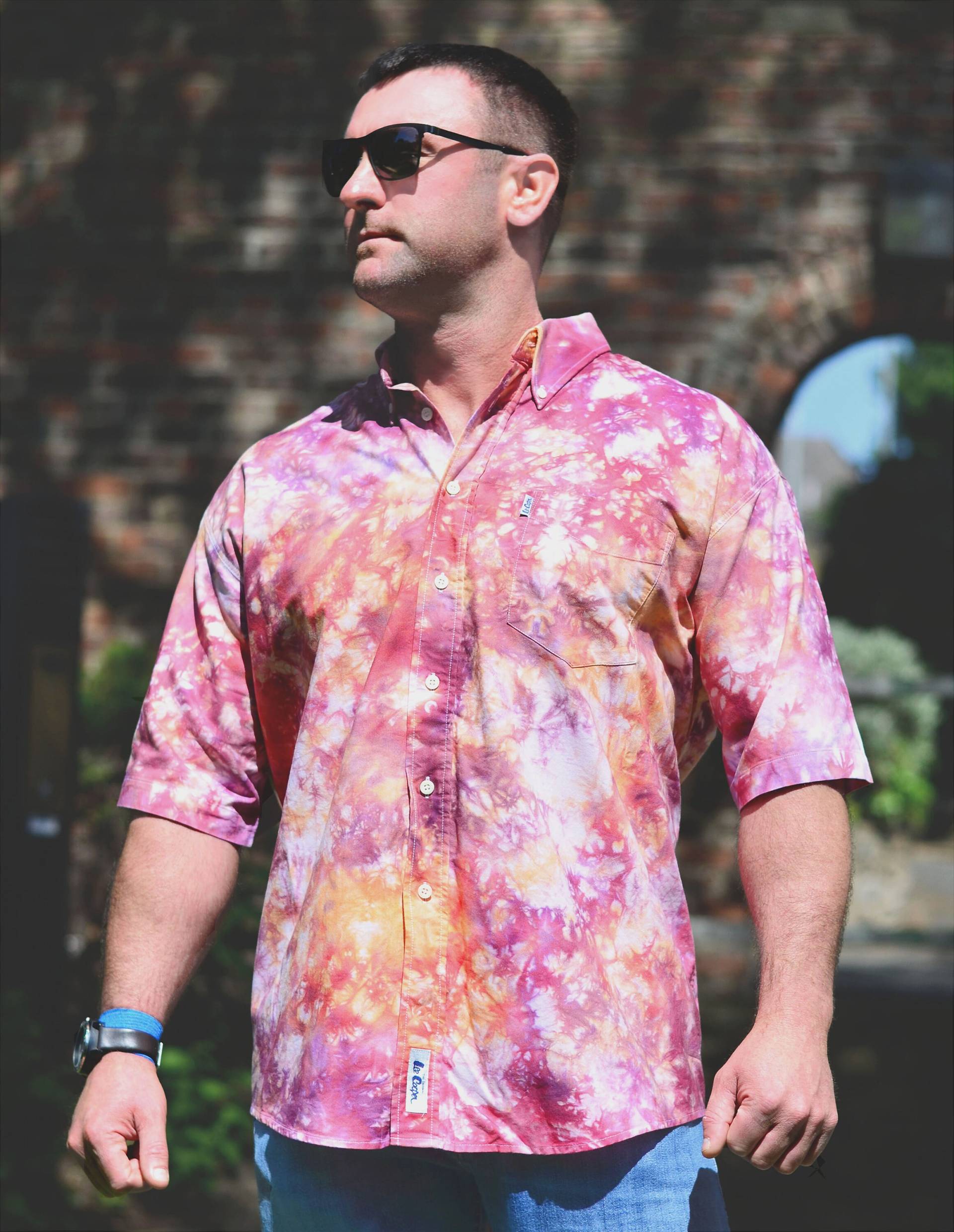 Rosa, Orange Und Lila Upcycled Lee Cooper Kurzarm Oxford-Hemd - Niedrigwasser Immersion Tie Dye Mens Button-Down Hemd von GeckoShibori
